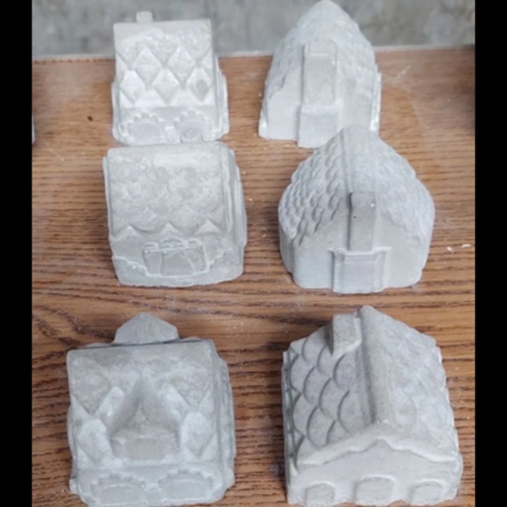 Set of 6 small houses (unpainted)